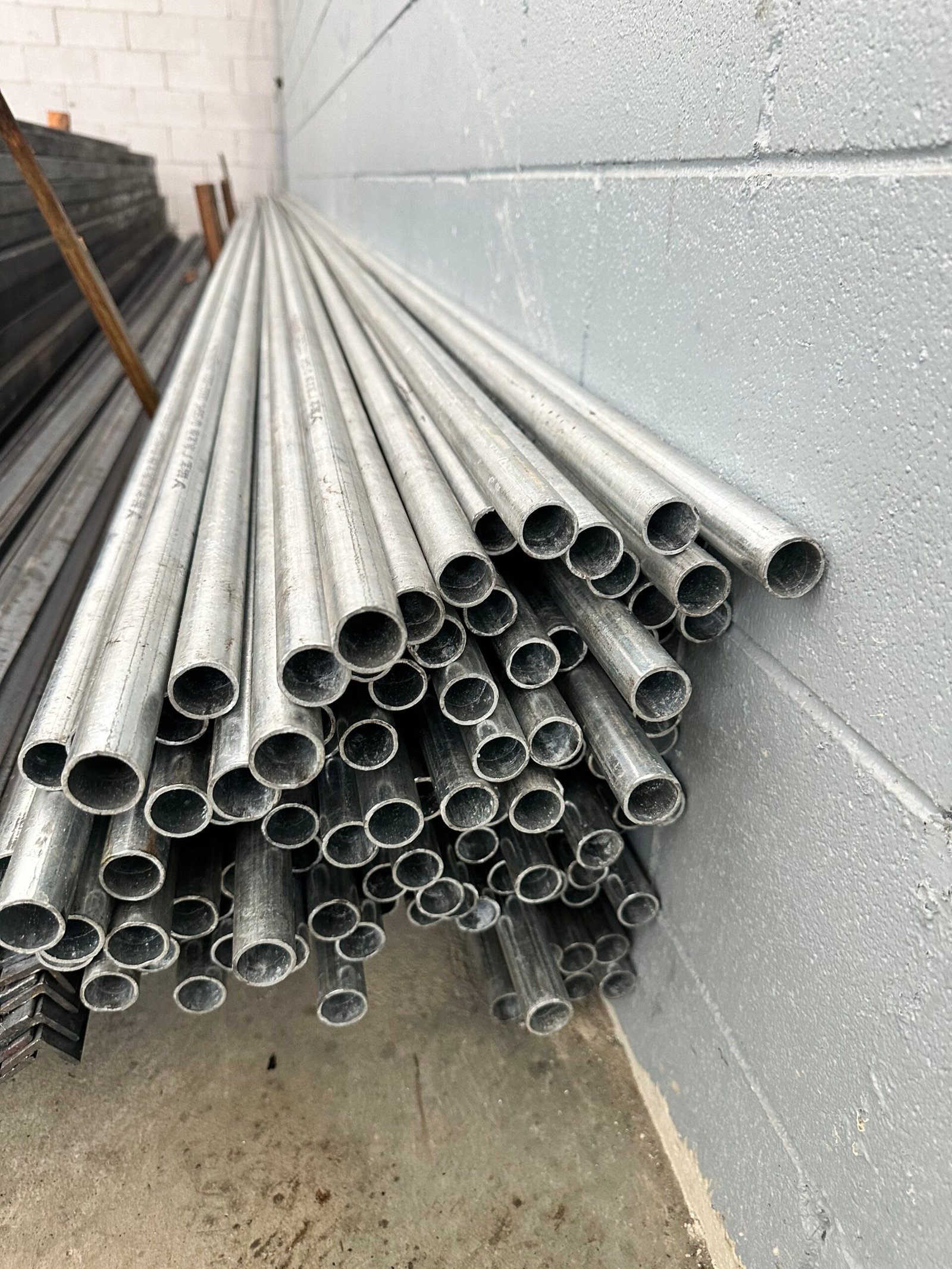 26mm Inner Pipe Galvanized Steel pipe 26mm OD x 2.15mm thick x 5.8m long - Gallop Imports