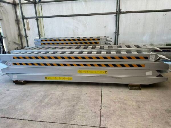 Aluminum loading ramps 2T load capacity 2.3m longX 400mm wide X 80mm Height - one pair.