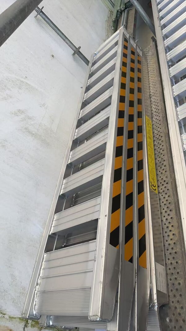 微信图片_20260430124511_616_32 Aluminum loading ramps 8.5T load capacity 3.8m longX 500mm wide X 150mm Height - one pair.