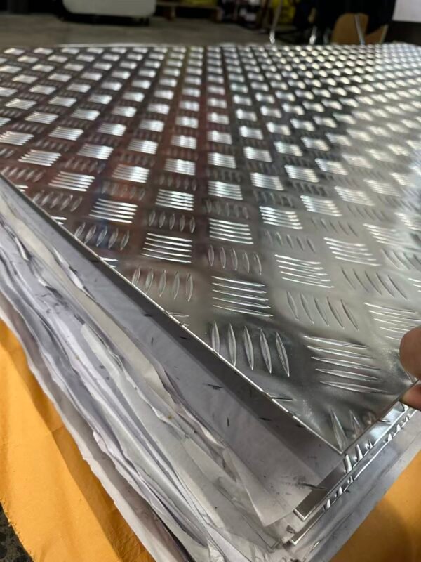 微信图片_20260501173733_671_32 Aluminium checker plate 1.22m x 2.44m x 4mm thick