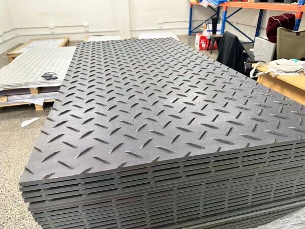 微信图片_20260501173742_678_32 HDPE Road Mats 1m x 2m x12mm