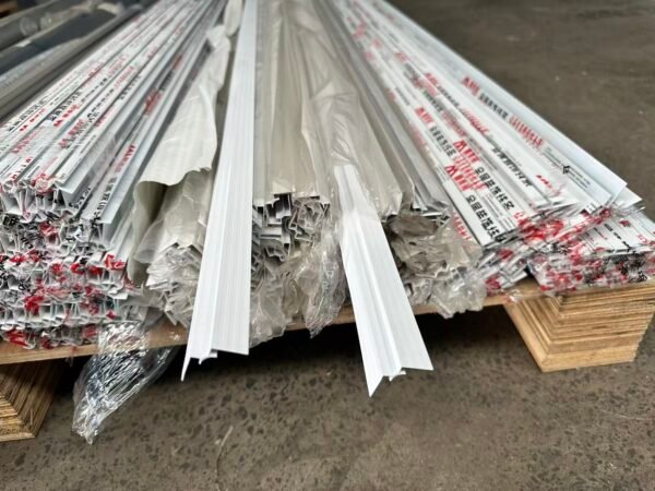 微信图片_20260430153108_632_32 Aluminum flat joiner for 4mm panels.
