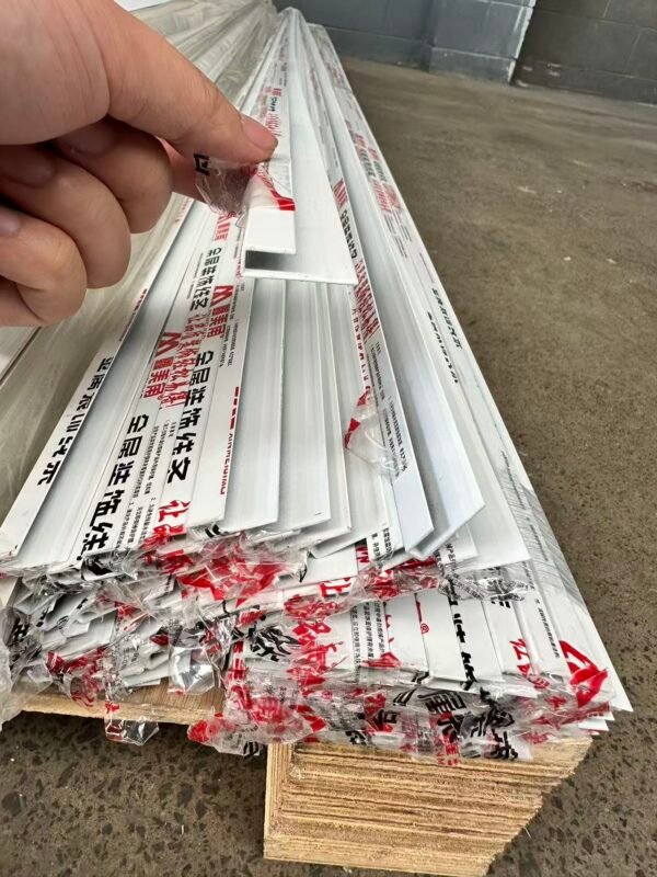 微信图片_20260430153115_635_32 Aluminum flat joiner for 4mm panels.