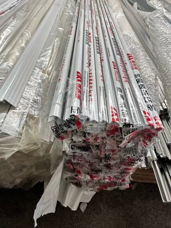 微信图片_20260430153118_637_32 Aluminum flat joiner for 4mm panels.