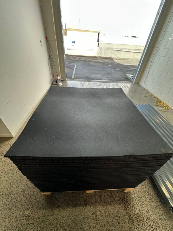微信图片_20260726225203 Rubber Gym Flooring Mat – 1m × 1m × 15mm