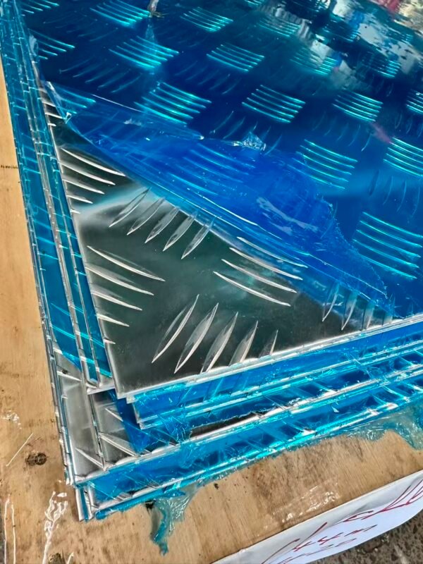 微信图片_20260728100108_921_32 Aluminium checker plate 1.22m x 2.44m x 4mm thick