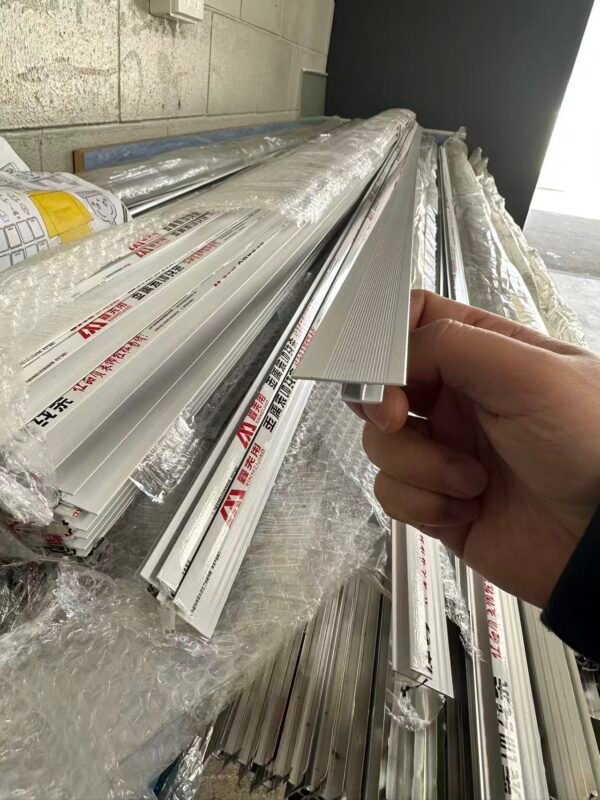 微信图片_20260804160100_953_32 Aluminum flat joiner for 4mm panels.