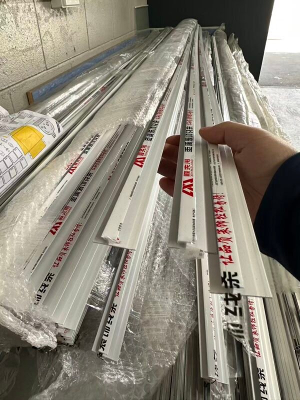 微信图片_20260804160101_954_32 Aluminum flat joiner for 4mm panels.